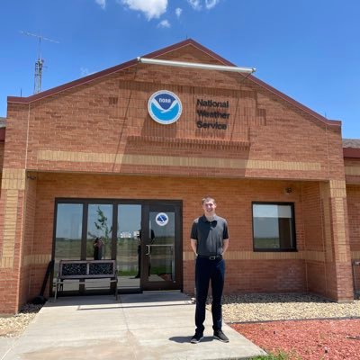 B.S. & M.S. Atmospheric Sciences UIUC 2018 & 2020 -  NWS Meteorologist - Storm Chaser - Gamer - Opinions are my own.