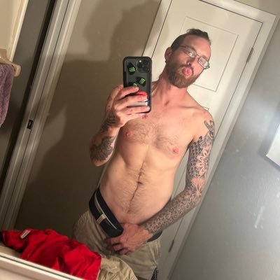 NSFW 18+ 🔞35m🔞 Daddy/Sir 😏Be a Good Girl and Purr for Daddy 😈Snapchat available 😏 Cashapp- $R3dB3ard419 Press send, you know you want my attention