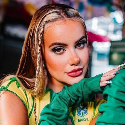 Lovebianchessi1's profile picture. minha cama ainda tem seu cheiro 😫