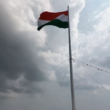 क्या हार में क्या जीत में,
किंचित नहीं भयभीत मैं,
संघर्ष पथ पर जो मिले
यह भी सही वह भी सही...