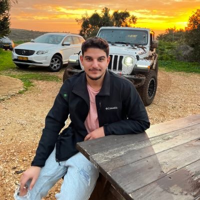 Shalevbozaglo's profile picture. אני לפעמים אומר שיש דבר אחד שמפריד ביני לבין גאונות, וזה אני. 😜