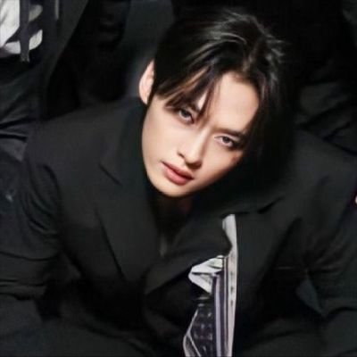 narzissist's profile picture. restarting.