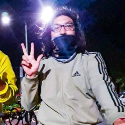 Me Gustan las Bicicletas y odiar a la policía. Amo el Progresivo y el Post Punk.