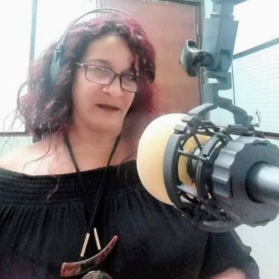 Locutora _Actriz_Periodista_Directora de programas.
La Radio es mi pasión.