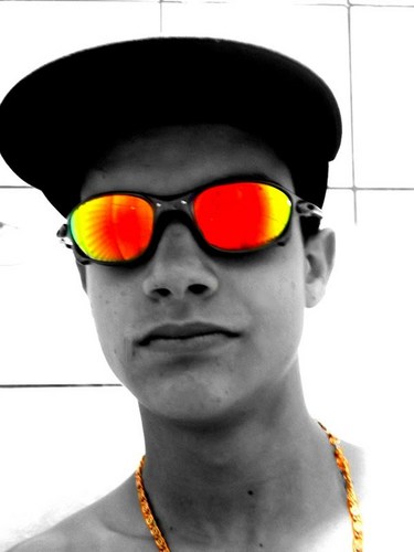 NΘ ЄSTILΘ ZIKΛ DΘ BΛILЄ ♪
      Tenho Namorada