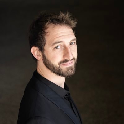 Bass-baritone Opera singer // agency : Backstage Opera Management