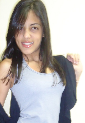 Não sou estranha, Não sou mutante, Não sou irreal, Não sou igual, Não sei te dizer, Não sei me expressar, Eu não sou do mal, Só não sou igual  ♫