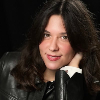 AliceGrsl's profile picture. 🗞 Journaliste Réalisatrice  🎥🔎 - Ex @IEJ_Paris / Licence histoire @Sorbonne_Univ_ • Passée par @LCI @PA_Stpprod 📺