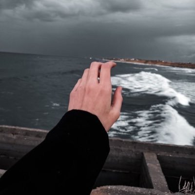 M2566q's profile picture. كُن لطيفاً كالغّيم تُمطر خيراً وتمضِي بسلام💗