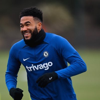 TobilobaDayo's profile picture. love Chelsea till the very end 🟣🟣💜💜