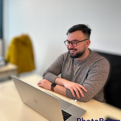 razvanlitianu's profile picture. iOS developer 👨‍💻