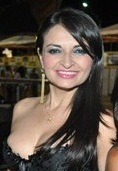 Quem me machuca me faz forte,quem me critica me faz importante,quem me inveja me faz valioso...