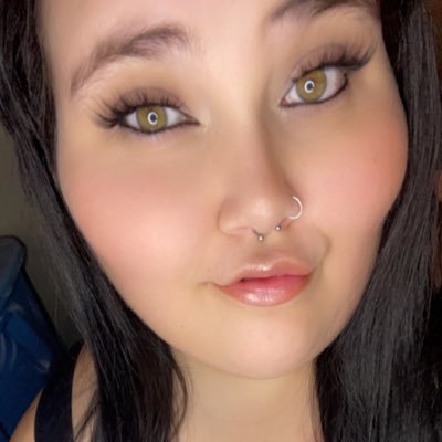 USSBBW model, 5'7, gluttonous and growing. Stoner girl extraordinaire.💋🍕🐷 18+ DMs open to other creators and paying feeders only🤷🏻♀️