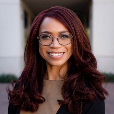 Writer, social media strategist, volleyball coach, film/art lover, novice kickboxer, aspiring world traveler. Formerly @12news, @krem2, @WWAY IG: alexaisonit