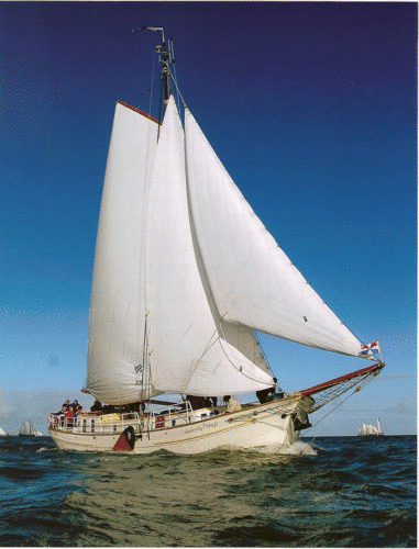 De Anna van Oranje is een rivierklipper, uit 1906.De klipper is compleet gerestaureerd en van alle gemakken voorzien. Dagtochten vergaderen