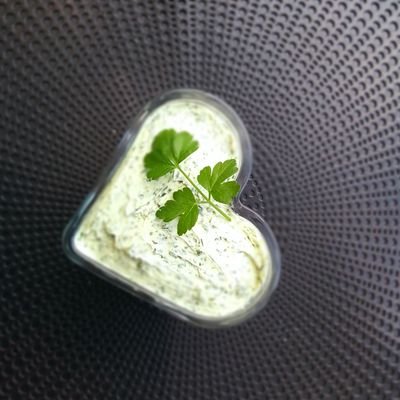 🧄🌱🌶 Kräuterbutter...aus dem schönen Münsterland 🌼 ...nicht nur zum 🔥 Grillen 🔥 ein wahrer Genuss 🥦🍞🌽🍅🥩🫛🍄🍽
Folgt KKB hier +auf Instagram+ Facebook