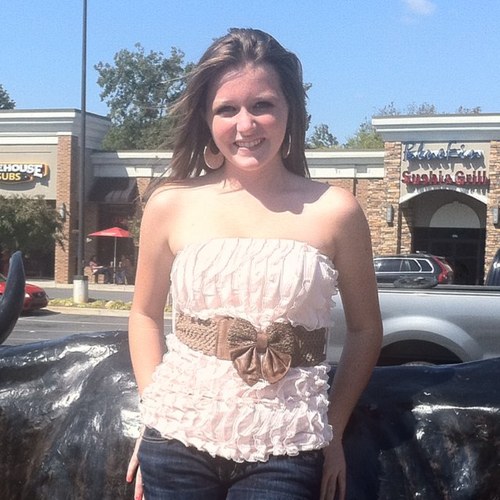 15 years young ; 10th grade ; Country Girl ; AHS Cheerleader ; hate school ; love life ; love my friends , got a bunch ;& love muddin.!(: F0lllll0W Me Yall(: