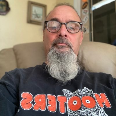 GusO54273491's profile picture. Young at heart athletic and loves the beach...🌴