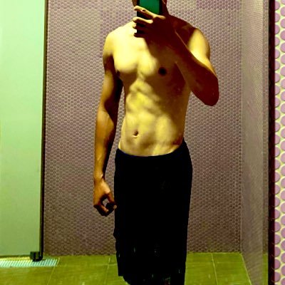 Lancelo65111700's profile picture. 173/62/25 雙 羽球 健身 北區萵苣 喜歡欣賞美屌與肌肉🥵 #肌肉體育生