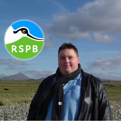 Passionate about #wildlife and #birds • RSPB Volunteer Community Fundraiser • #RSPB Member • Enjoys #photography. 📷 #RSPBpins #TwitterNatureCommunity