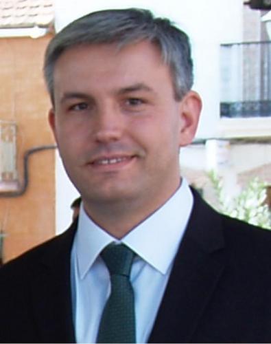 Estoy casado y tengo cuatro hijos. Soy Doctor en Odontólogía, Higienista, Alcalde de Villamayor de Calatrava y Teniente (RV) Fuerzas Armadas 🇪🇸.