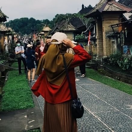 Seorang perempuan biasa yang ingin terus belajar
#belajarsampaiakhirhayat