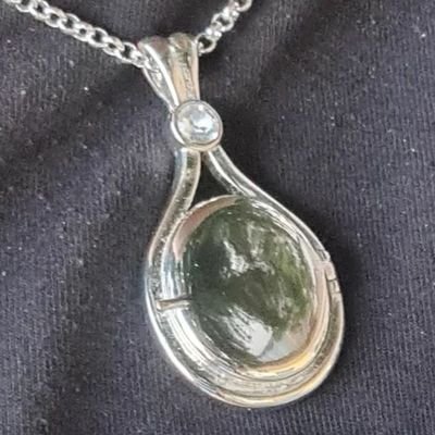 H2OLockets's profile picture. Account managed by @JuanmaRiosMusic about his collection of lockets from H2O: Just Add Water