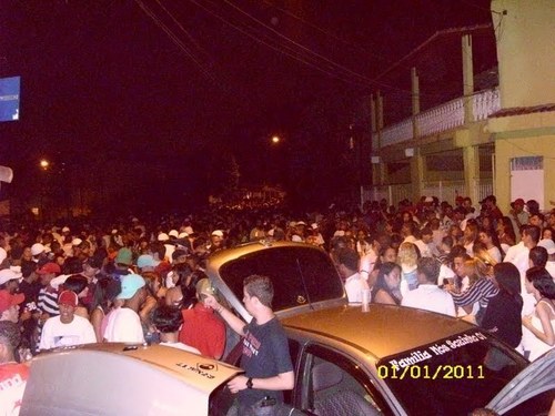 Nois cola no parque e no capelinha ,, se vem de audi tbm de golfão , levanta o capô e manda o som ♪♫