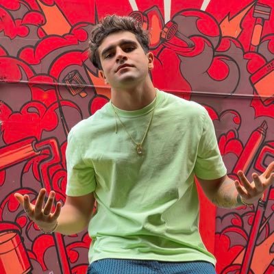 Bailarin, acrobata, creador de contenido, streamer y todo lo demas que llame mi atención🙌🏻🤩
