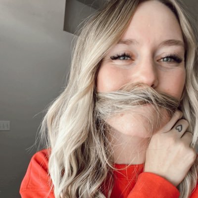 alixehoovel's profile picture. 