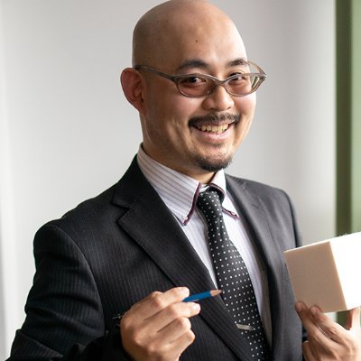 MAEDAXこと前田耕作です
アシスタント背景美塾塾長。代表取締役

「MAEDAXの学校萌え！！」エクスナレッジ
「MAEDAXの背景萌え！」一迅社

TV出演　モヤさま　ハナコ書店　５時に夢中
YouTube背景美塾チャンネルやってます

メディア欄見ると背景が苦手な人も、楽しくなれるかも！↓↓