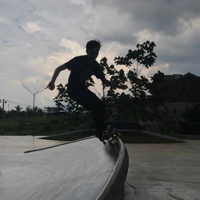 etaoinshrdlucmf's profile picture. 🤫 • 👨🏻‍💻 • ⚽️ • 🛹