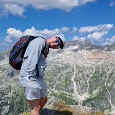 Pasjonat sztucznej inteligencji, robotyki, automatyki i technologii. Odkrywam możliwości i przekraczam granice tego, co jest możliwe. #AI #robotyka #automatyka