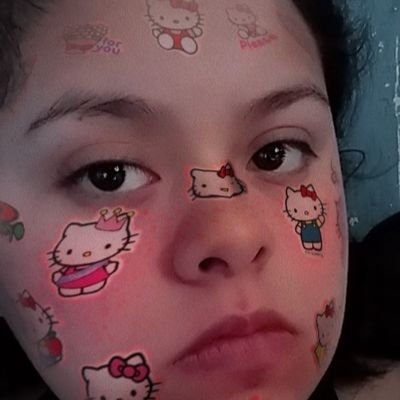 la música es el medio más grande de expresión, después de la mirada.🥀