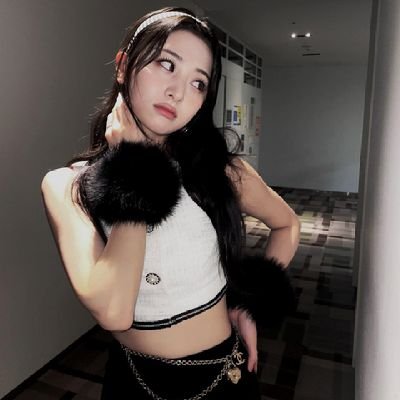 hllivie's profile picture. 𝗍𝗐: 𝖼𝗈𝗆𝗉𝗅𝖾𝗍𝖺𝗆𝖾𝗇𝗍𝖾 𝖺𝗉𝖺𝗂𝗑𝗈𝗇𝖺𝖽𝖺 𝗉𝖾𝗅𝖺 𝗆𝗂𝗇𝗁𝖺 𝗇𝗈𝗂𝗏𝖺