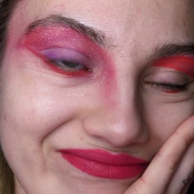 qmirascabron's profile picture. либо делаю чо хочу либо планирую суецыд 🏄 веду нездоровый образ жизни 🍺🏃🏽‍♀️ почти звезда 👠👑 дневник финансов: @wowdatrichbitch 💸