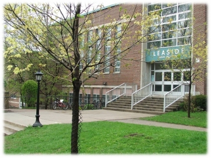 If you have any #LeasideProbs @reply them and I'll retweet you. Not affiliated with Leaside Highschool.