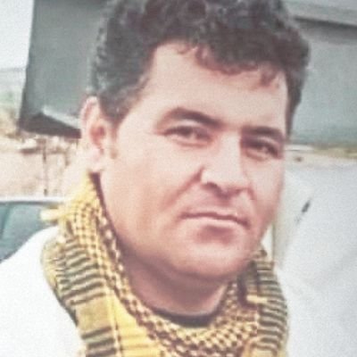 رادیڪالیست
محل تولد زمین.
اصالتا یڪ انسان.
تصادفا یڪ ایرانے.
از تبار ڪورد.
نژاد ساپینس.
تابع قوانین فیزیڪ.
جاهل متفڪر , فصیح
بلیغ,سخنور مشرف بہ لسان ,
و لال !
