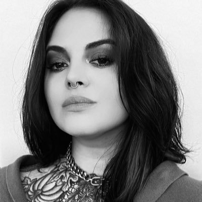 rebecadragos's profile picture. 