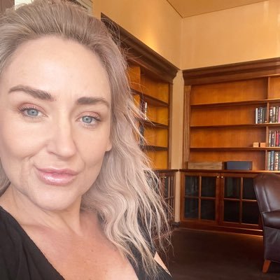 kateoffscript's profile picture. It’s my dopamine dressing room. come on in.