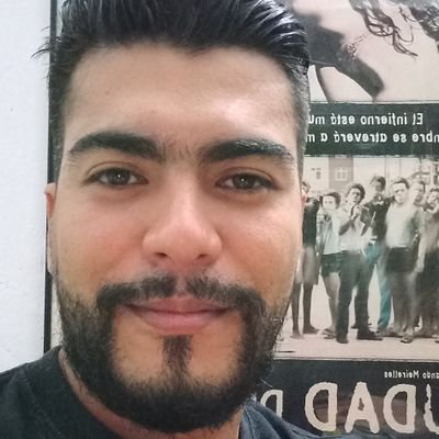 amante de la salsa,estudiante de 6to año de ingeniería eléctrica,prodigio del humor políticamente incorrecto.. en pocas palabras el mejor de los peores partidos