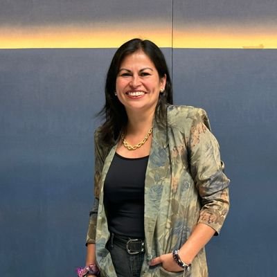 Periodista, feminista, porteña, mamá de 1, humana de 3 y compañera de @m_reyes_s

Jefa de Comunicaciones #SenadoresFRVS-IND

Ex Integrante #ComisiónExperta