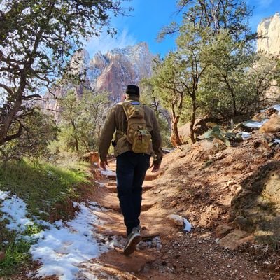 azrealtor475's profile picture. 