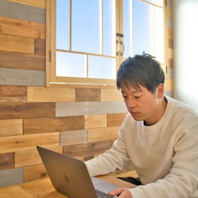 木工職人で木工DIYアドバイザーとして活動中。現場監督の経験もあり木造住宅に関しても精通してます。DIY初心者向けのノウハウをインスタで発信。