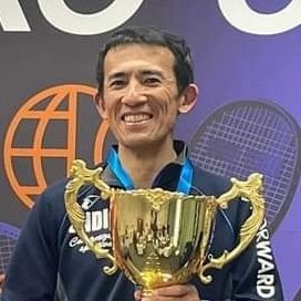 約15年の゙ブランクを経て40歳からテニスを本格的に再開。全日本ベテラン優勝。日本ランク1位。
テニス、健康、生活に関する有益情報を実践者目線で発信していきます。テニスblogも運営中。https://t.co/ZhiOVZhMDO
「健康で充実した人生を送りたい」がモットー。フォローいただけると嬉しいです😁