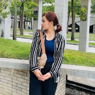 cantik itu biasa tpi cantik pintar dan berpendidikan itu ELEGAN