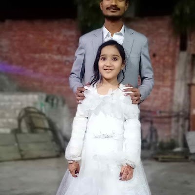 आईने सा किरदार हे अपना जो जैसा देखता है वैसे ही नज़र आते हैं