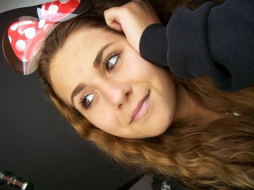 15, canceriana,Namorando, morena , retardada, Deus, família, amigos, a Bf @Jessicastome , rock, bateria, vocalista, doritos, chocolate, Paramore, Guns n' roses.