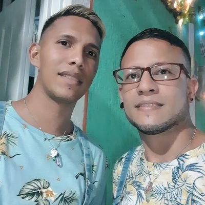 Hola qué tal como están por acá una pareja gay venezolanos en busca de conocer amistades y aventuras