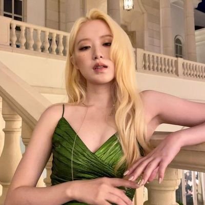 una swiftie/blink lesbiana feminista y abolicionista. Amo a las mujeres, los libros y la cinematografía ❁્᭄͜͡